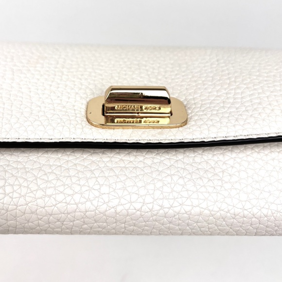 Michael Kors Sullivan White Pebble Leather Turnlock Carry All Wallet NWOT - Picture 13 of 15